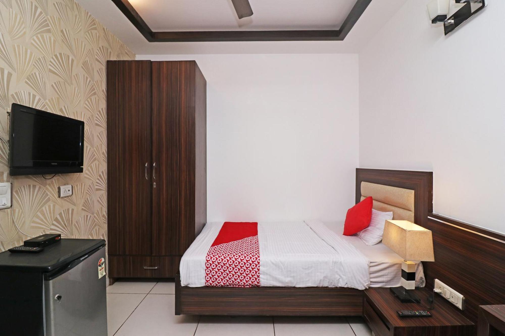 Wonderland Inn Near Aravali Biodiversity Park Gurgaon Exterior photo