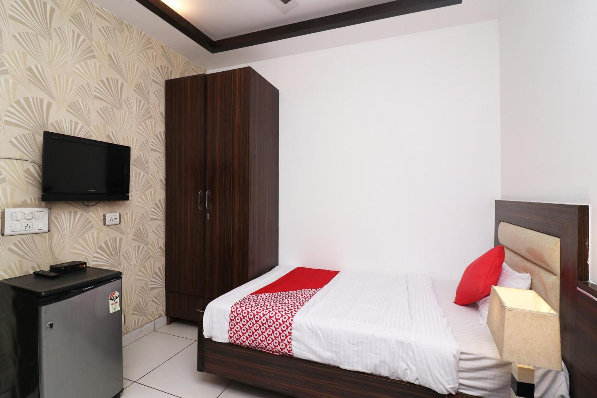 Wonderland Inn Near Aravali Biodiversity Park Gurgaon Exterior photo