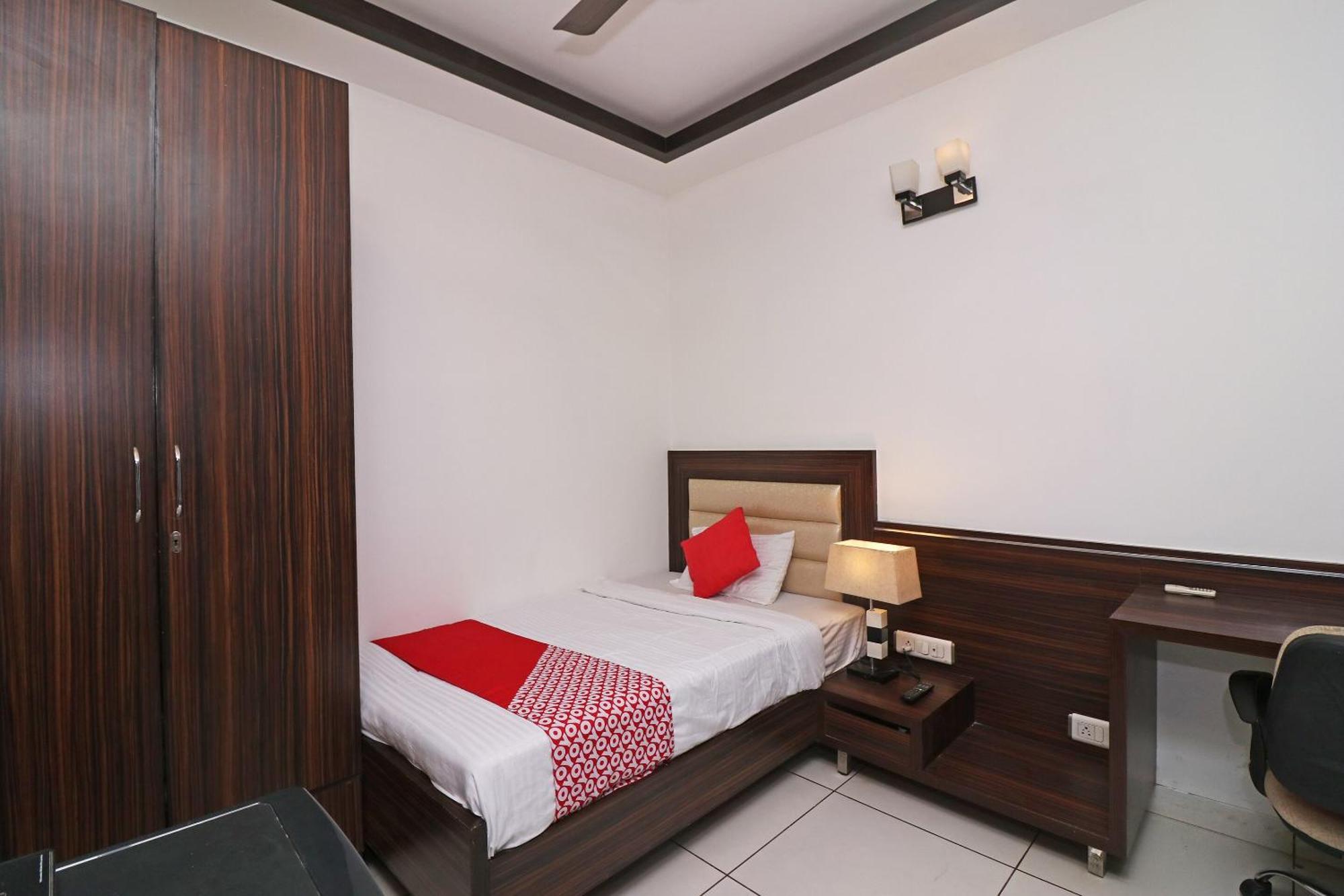 Wonderland Inn Near Aravali Biodiversity Park Gurgaon Exterior photo