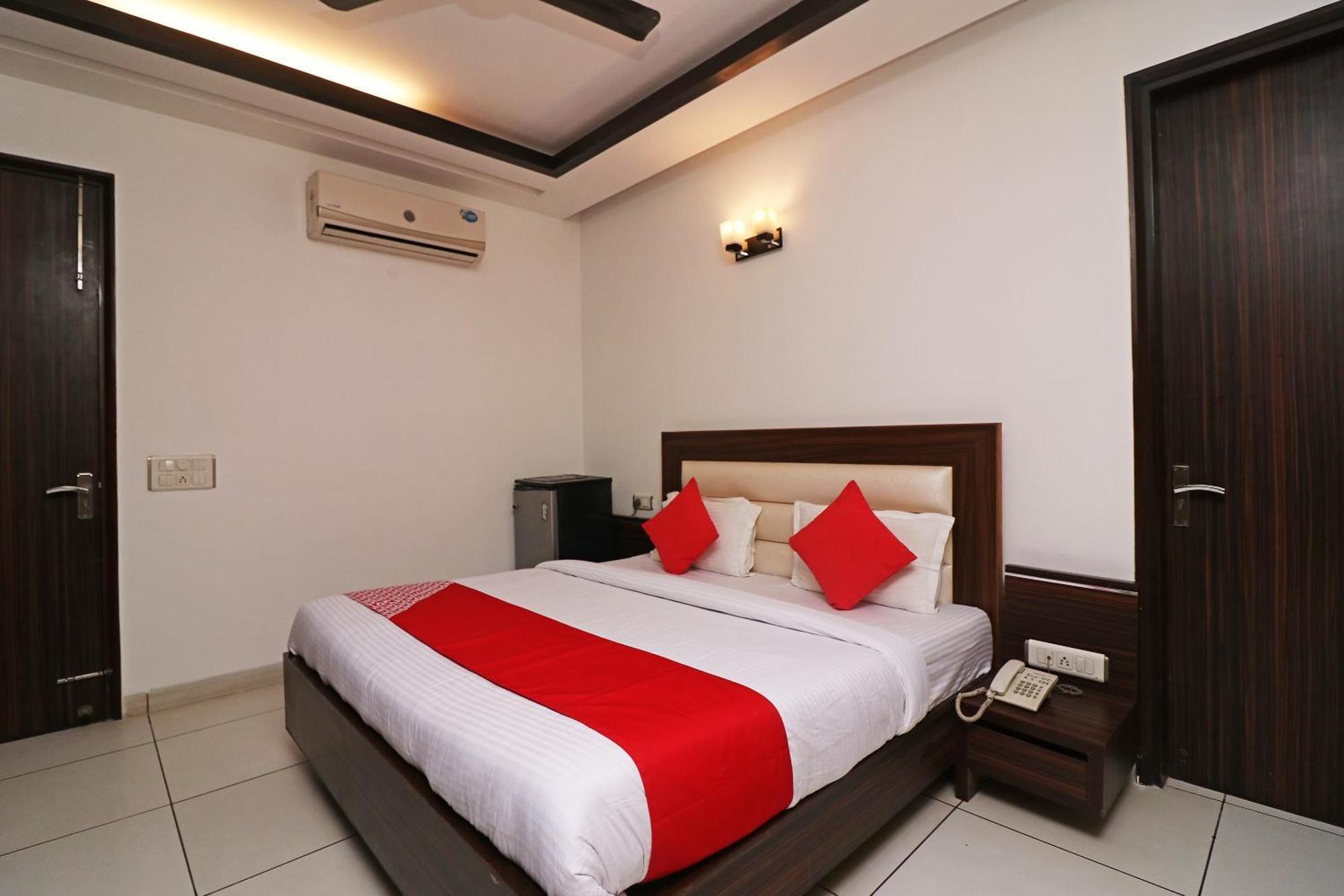 Wonderland Inn Near Aravali Biodiversity Park Gurgaon Exterior photo